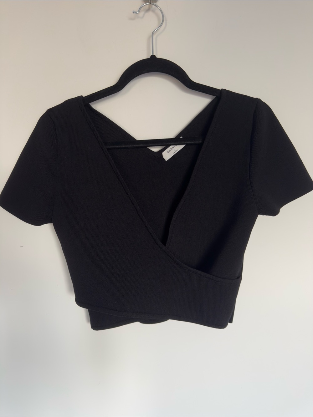 290. Babaton Black Ribbed Wrap-Style Cropped Tee Top - Picture 4 of 5